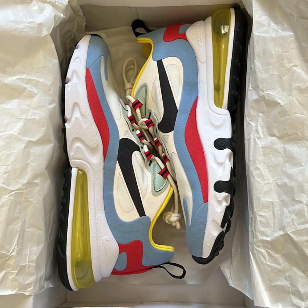 NIKE Air Max 270 React Bauhaus